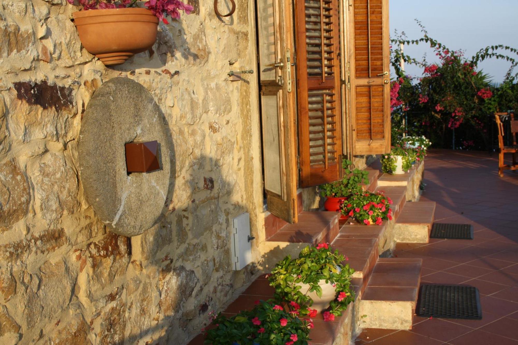 Camere & Case Vacanze Lo Scoglio Castel di Tusa Eksteriør bilde