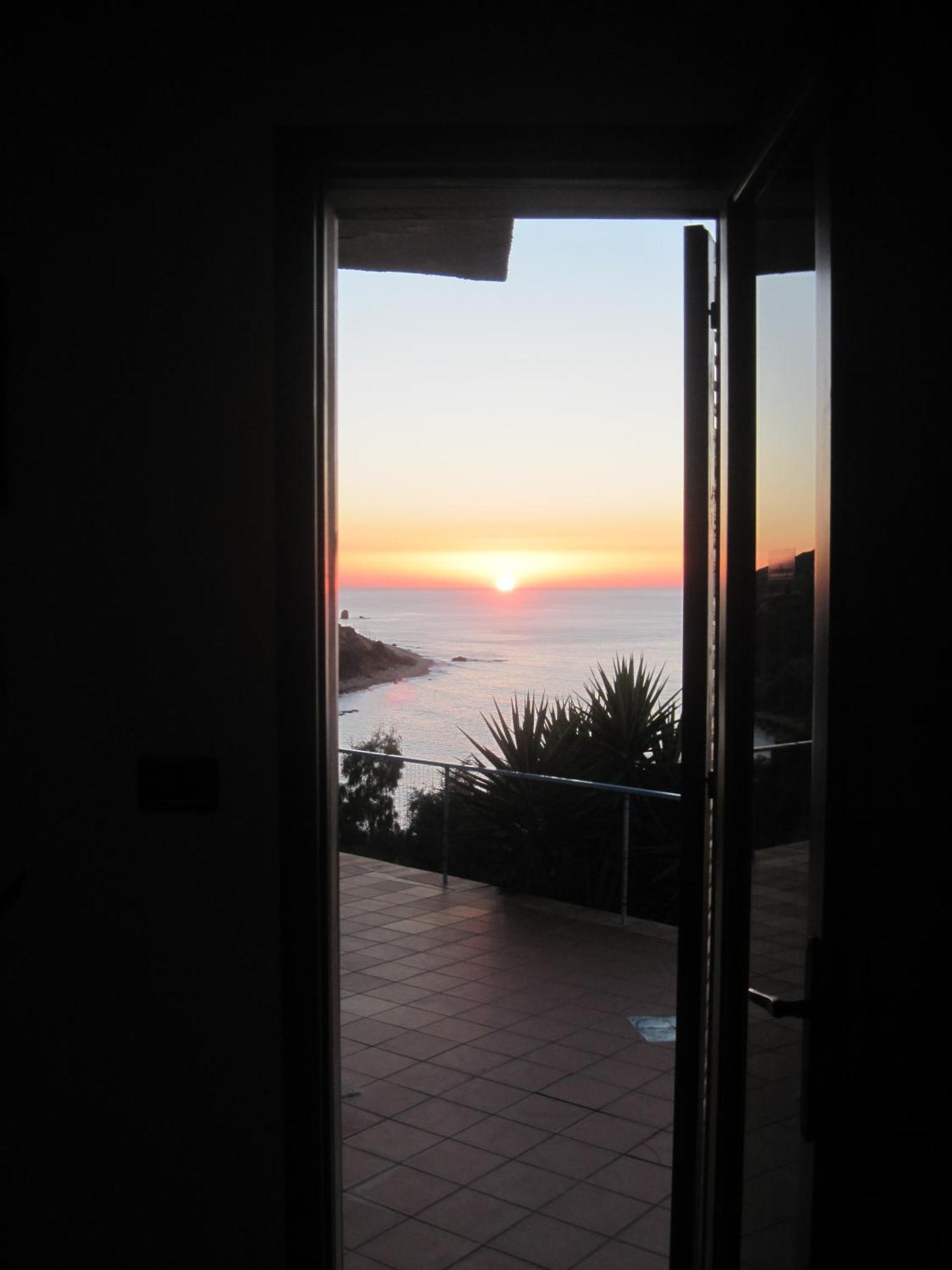 Camere & Case Vacanze Lo Scoglio Castel di Tusa Rom bilde