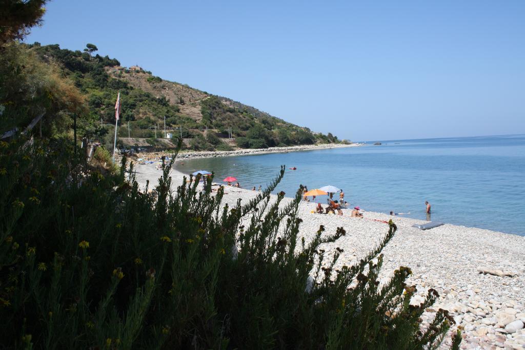 Camere & Case Vacanze Lo Scoglio Castel di Tusa Eksteriør bilde