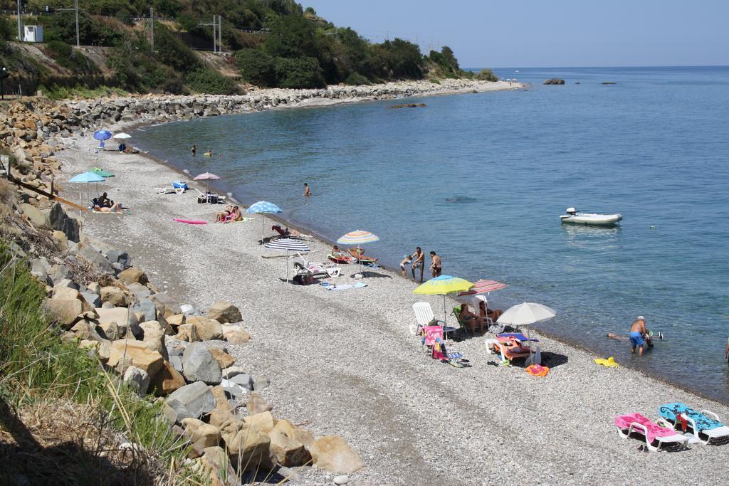 Camere & Case Vacanze Lo Scoglio Castel di Tusa Eksteriør bilde