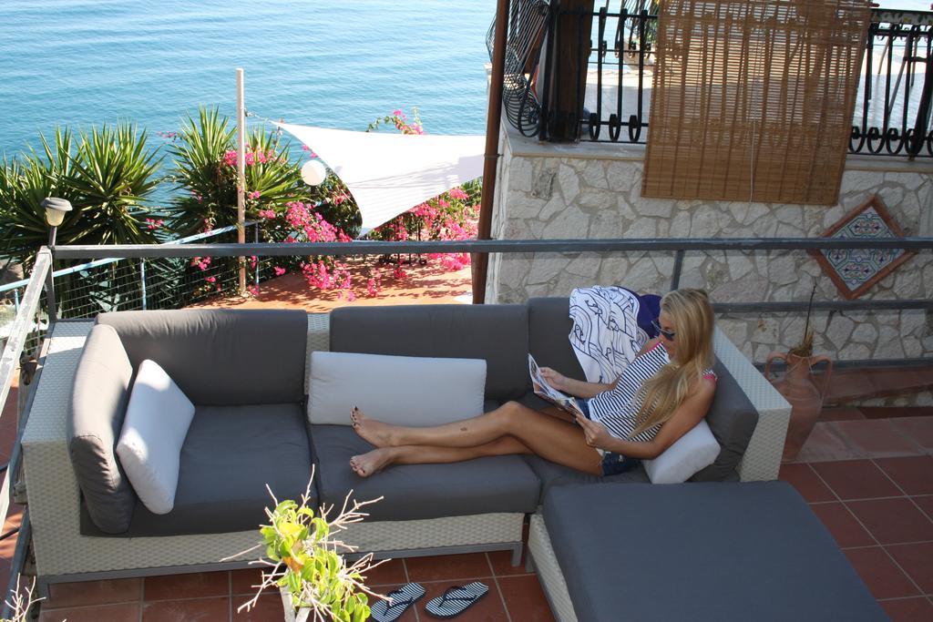 Camere & Case Vacanze Lo Scoglio Castel di Tusa Eksteriør bilde