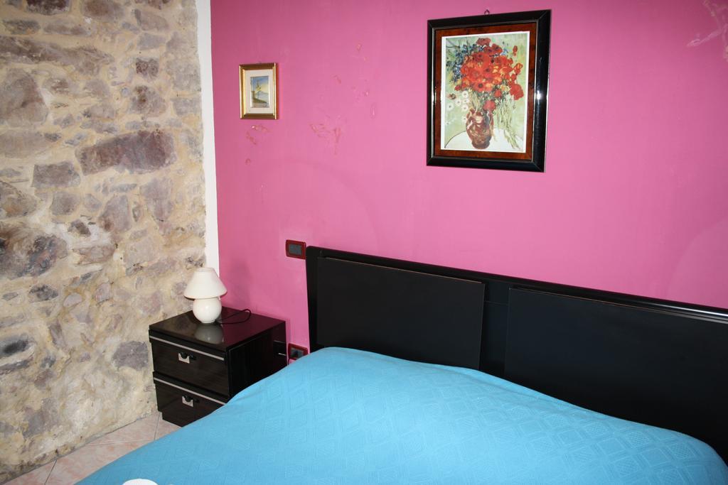 Camere & Case Vacanze Lo Scoglio Castel di Tusa Eksteriør bilde