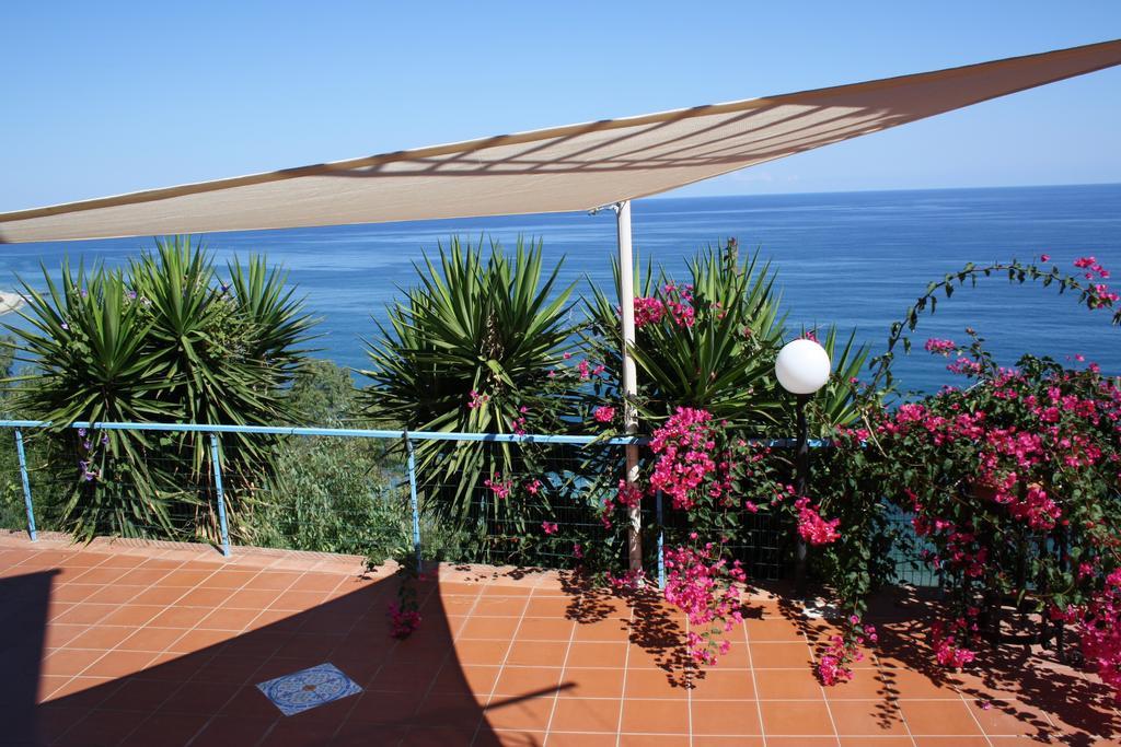 Camere & Case Vacanze Lo Scoglio Castel di Tusa Eksteriør bilde