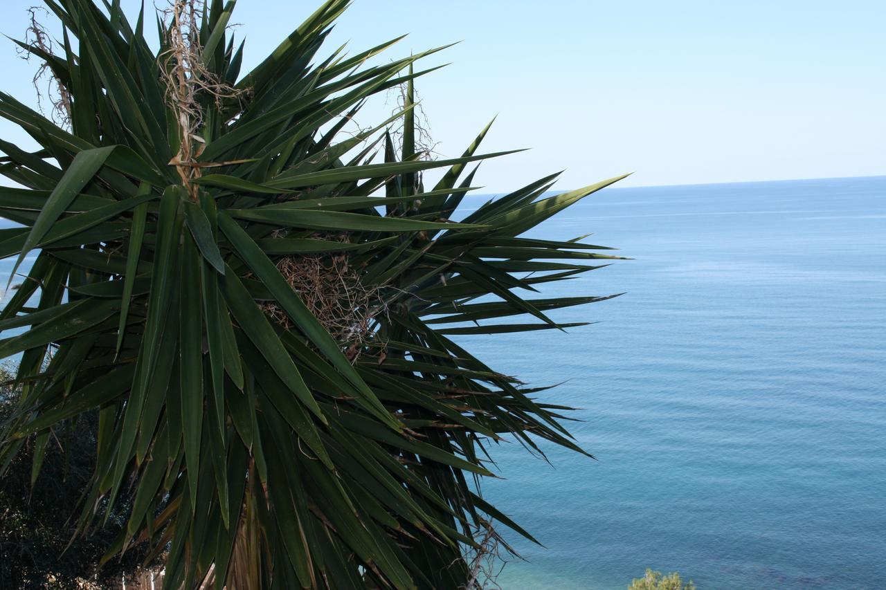 Camere & Case Vacanze Lo Scoglio Castel di Tusa Eksteriør bilde