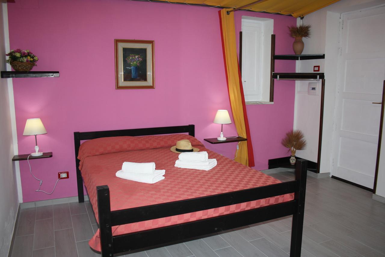 Camere & Case Vacanze Lo Scoglio Castel di Tusa Eksteriør bilde