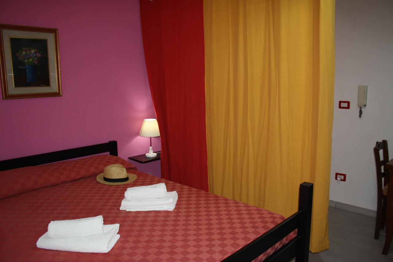 Camere & Case Vacanze Lo Scoglio Castel di Tusa Eksteriør bilde