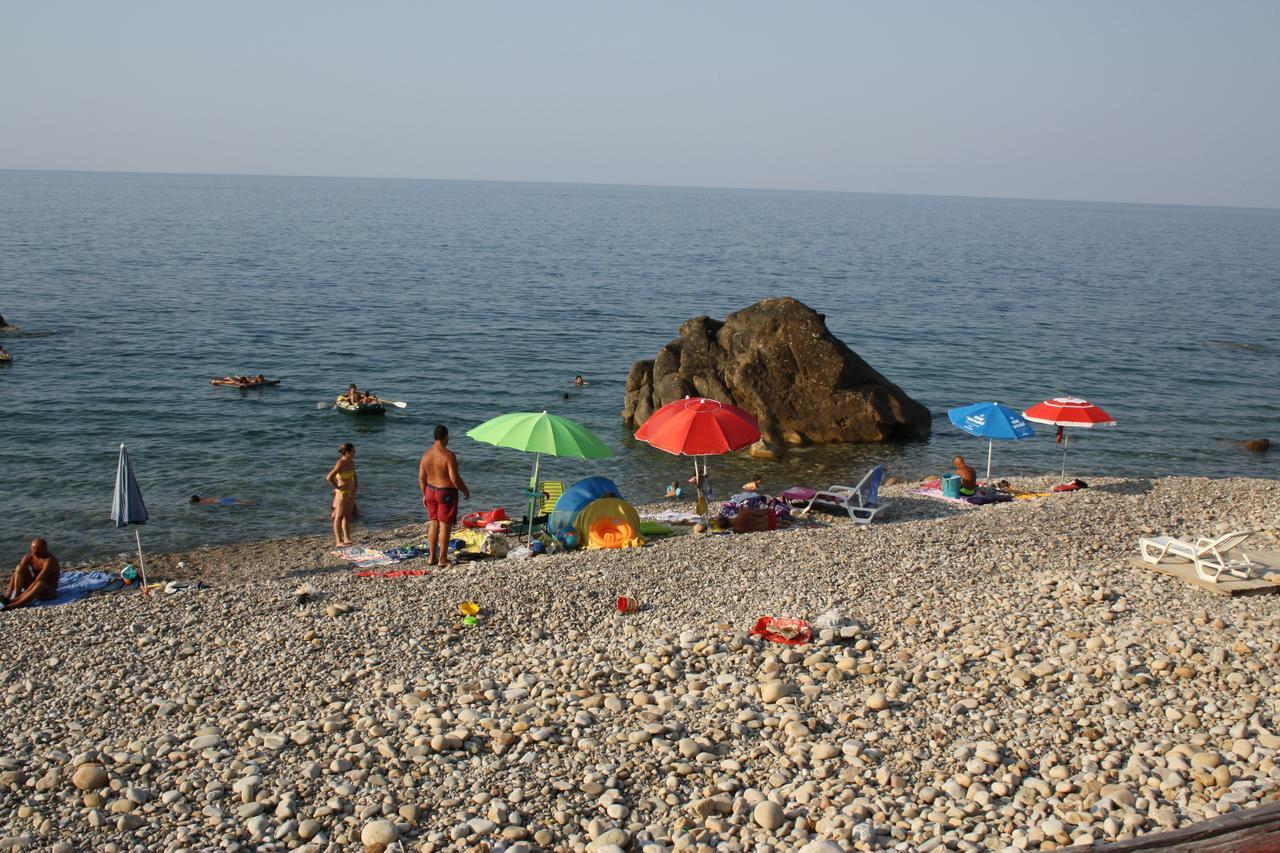 Camere & Case Vacanze Lo Scoglio Castel di Tusa Eksteriør bilde