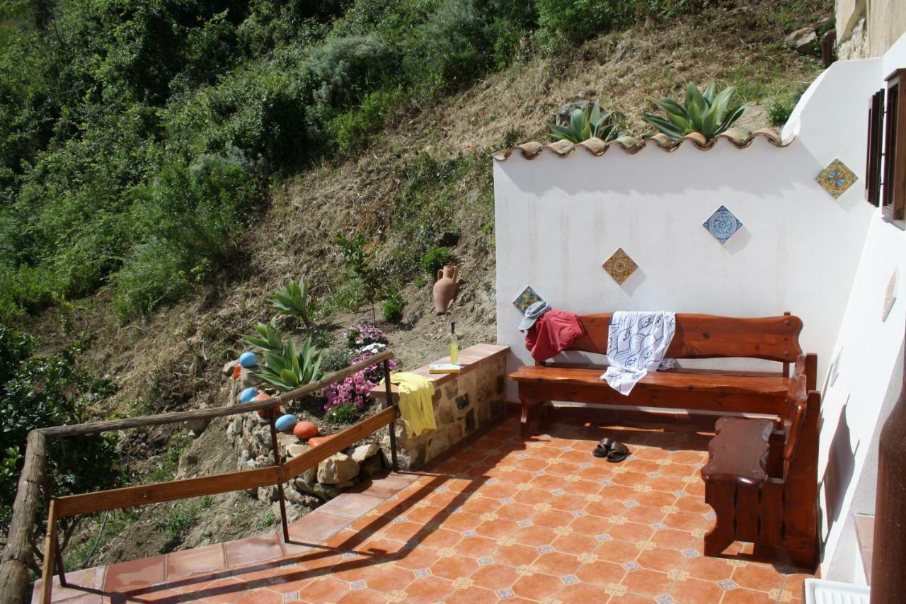 Camere & Case Vacanze Lo Scoglio Castel di Tusa Eksteriør bilde