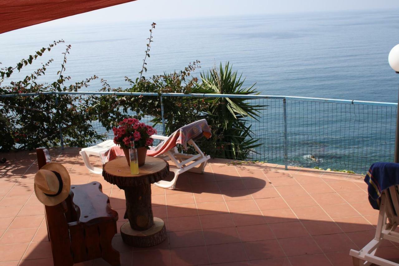 Camere & Case Vacanze Lo Scoglio Castel di Tusa Eksteriør bilde