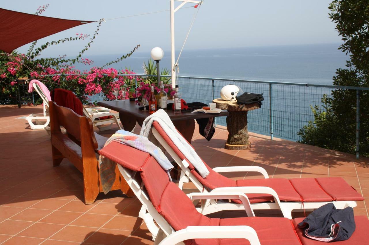 Camere & Case Vacanze Lo Scoglio Castel di Tusa Eksteriør bilde