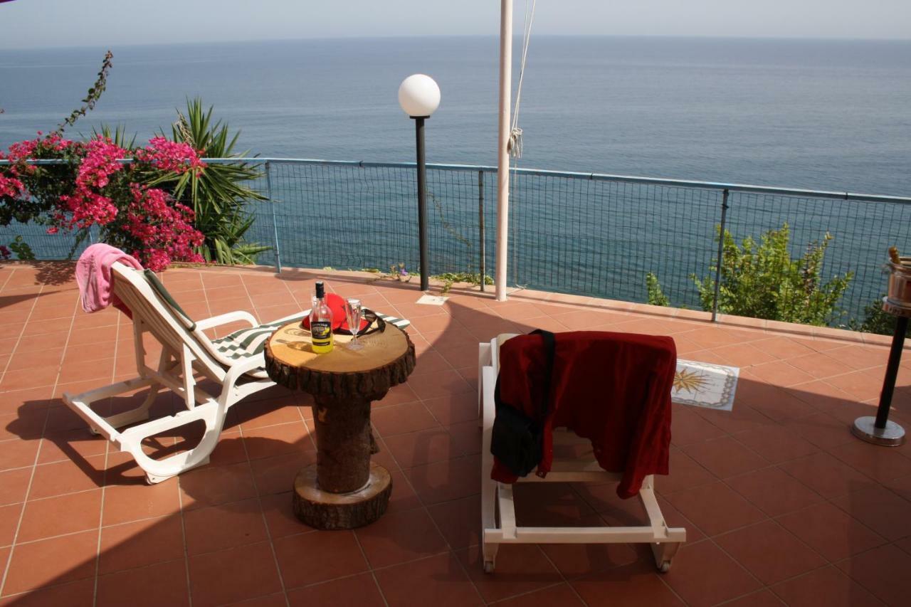Camere & Case Vacanze Lo Scoglio Castel di Tusa Eksteriør bilde